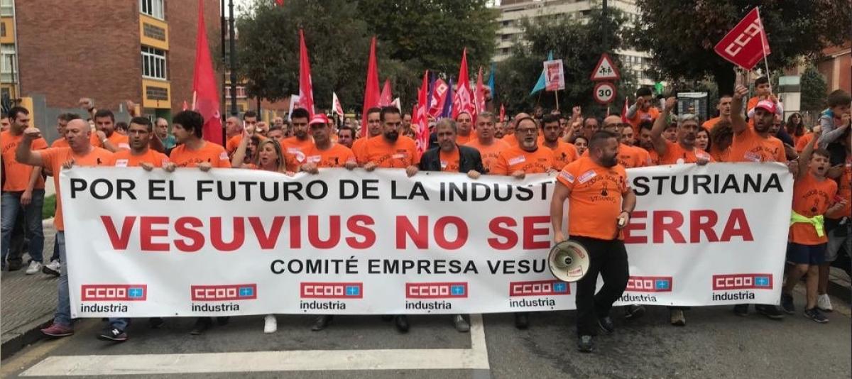 La plantilla de Vesuvius se moviliza contra el cierre de la factoría