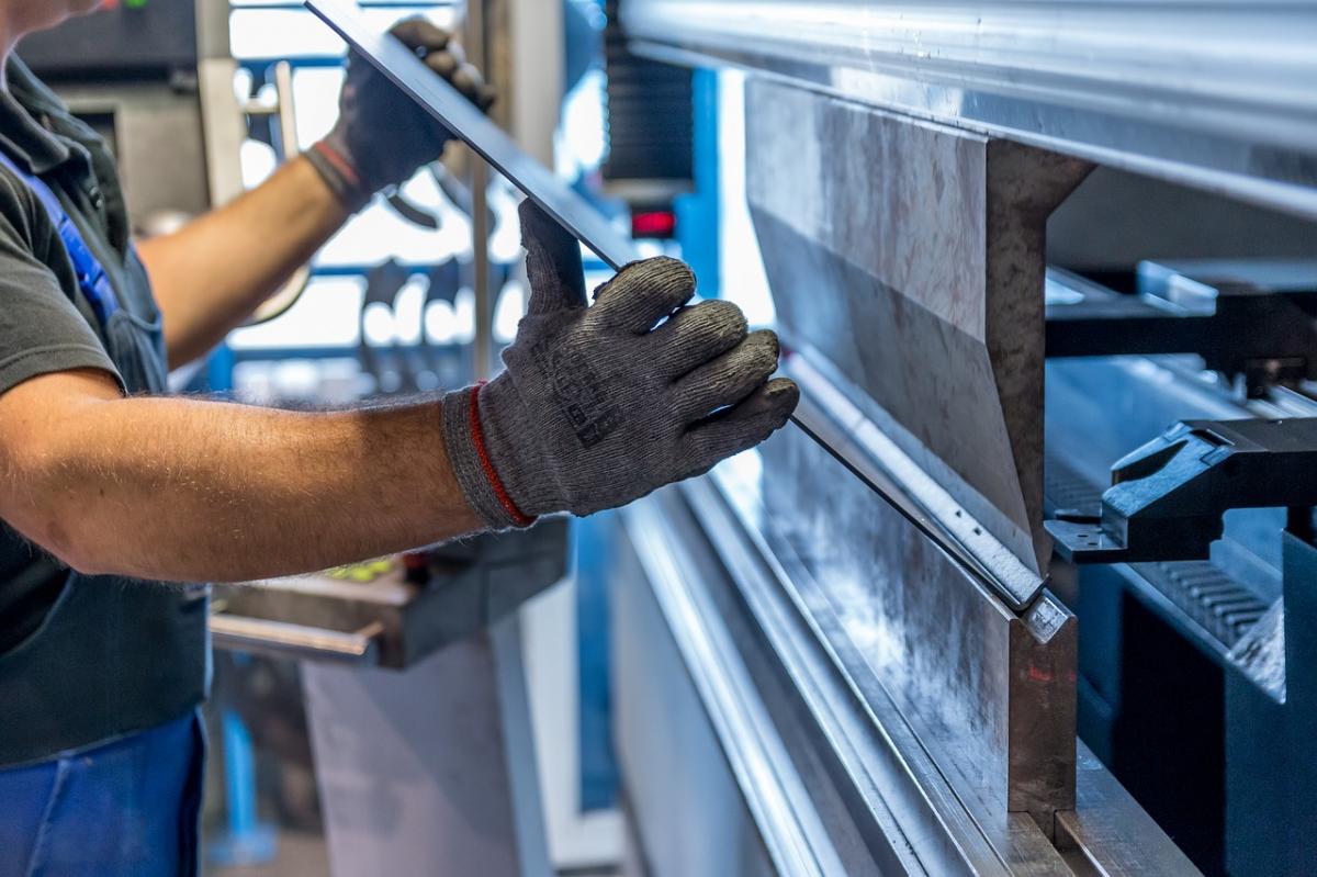 El empleo femenino repuntó más que el masculino