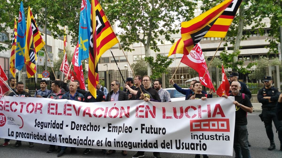 Concentración frente al Ministerio de Industria del 29 de mayo