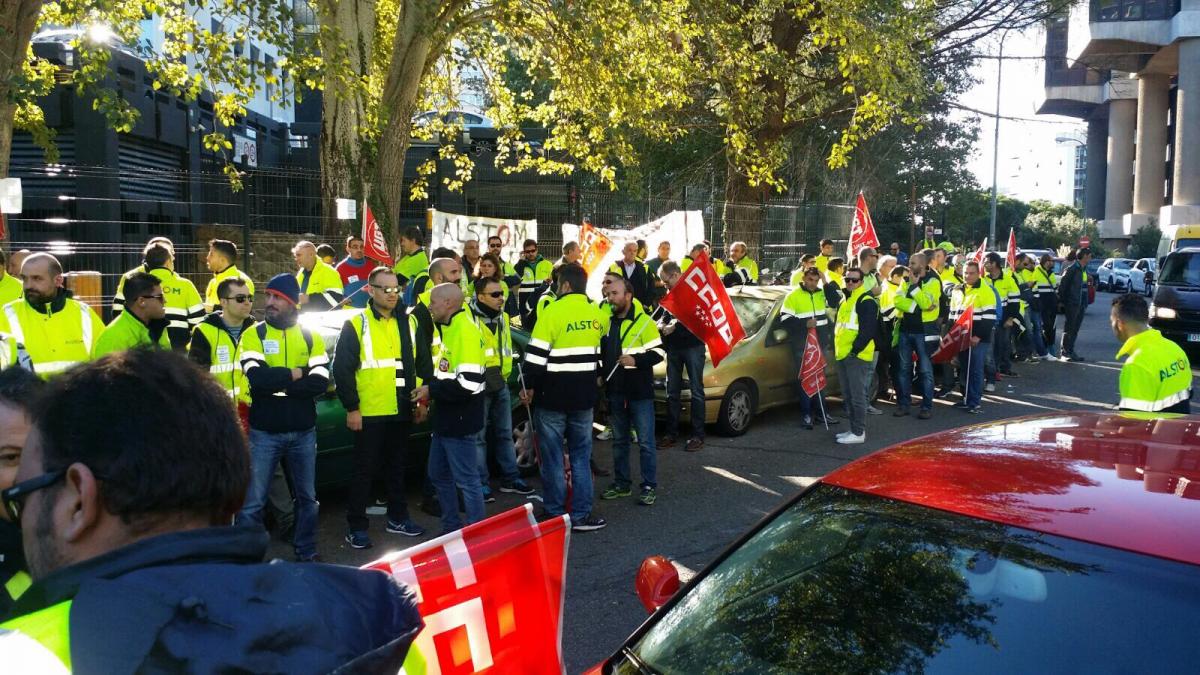 Concentración a las puertas de Alstom en Madrid