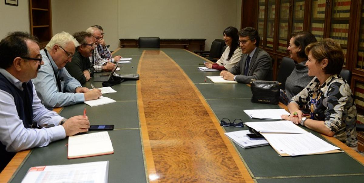 Representantes del Ministerio de Agricultura, de CCOO de Industria y de UGT FICA