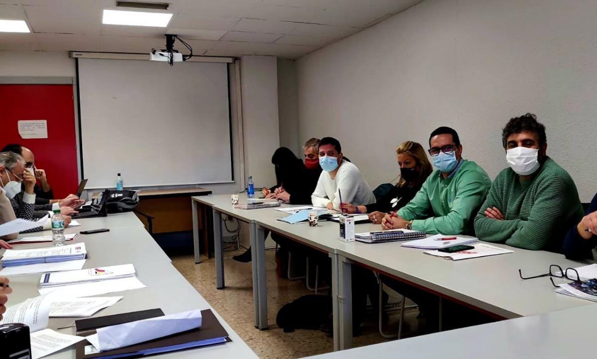 Foto de la anterior reunión de la mesa negociadora del convenio colectivo de industrias del calzado celebrada el 22 de marzo (imagen de archivo)
