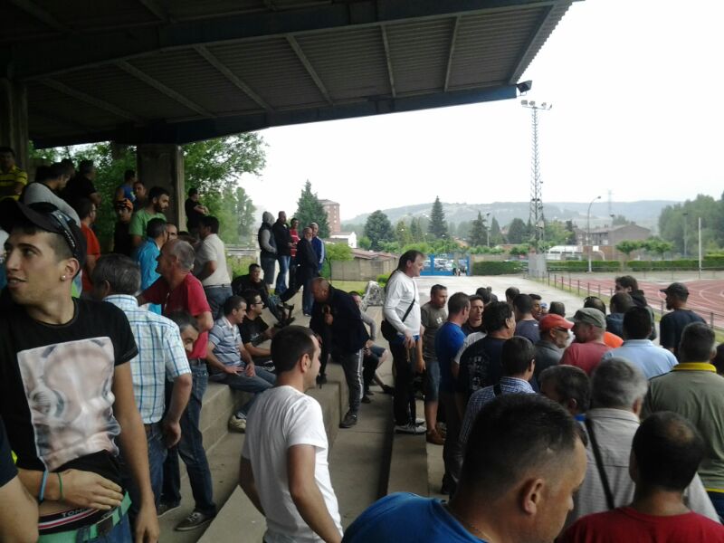 imágenes de la asamblea celebrada en la Robla