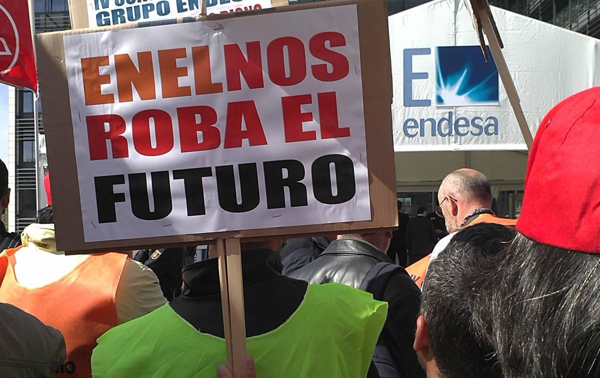 Concentración ante la sede de Endesa en Madrid durante la negociación del IV Convenio Marco