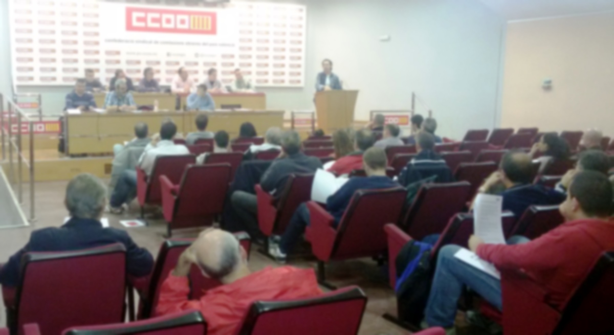 Miquel Rosaleny, presenta el informe general, a la asamblea de afiliados/as.
