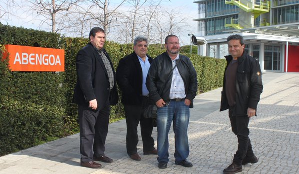 A la derecha, José Manuel Cerrejón y Juan Caravaca, de CCOO