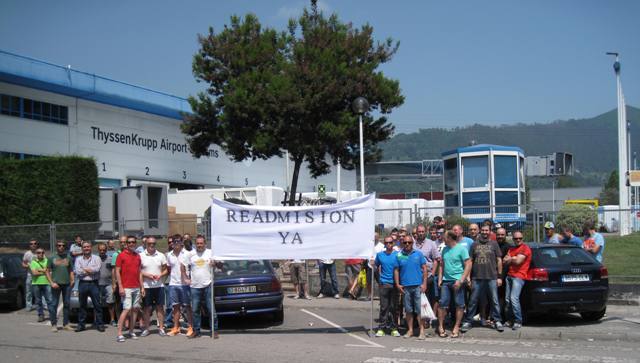 Concentración de trabajadores de ThyssenKrupp Aiport Systems.
