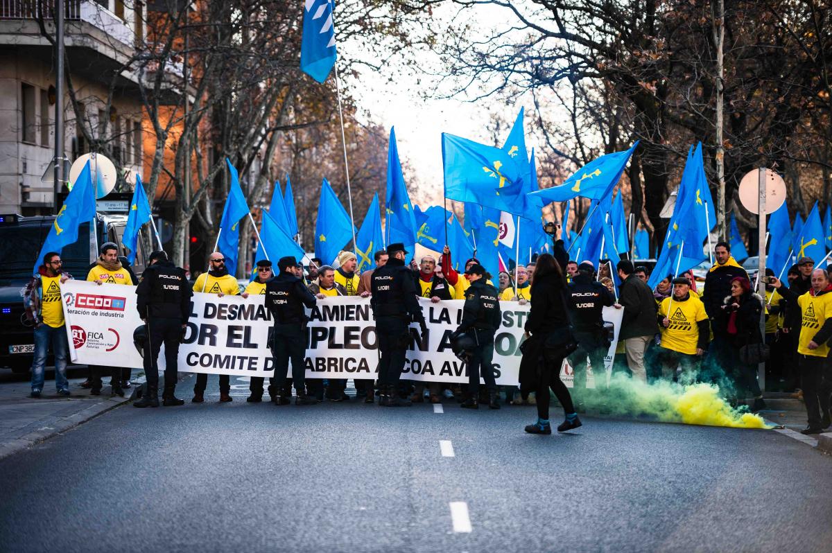 Concentración ante el Ministerio de Industria contra el cierre de Alcoa