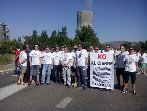 Imagen de la concentración con el corte de la carretera 