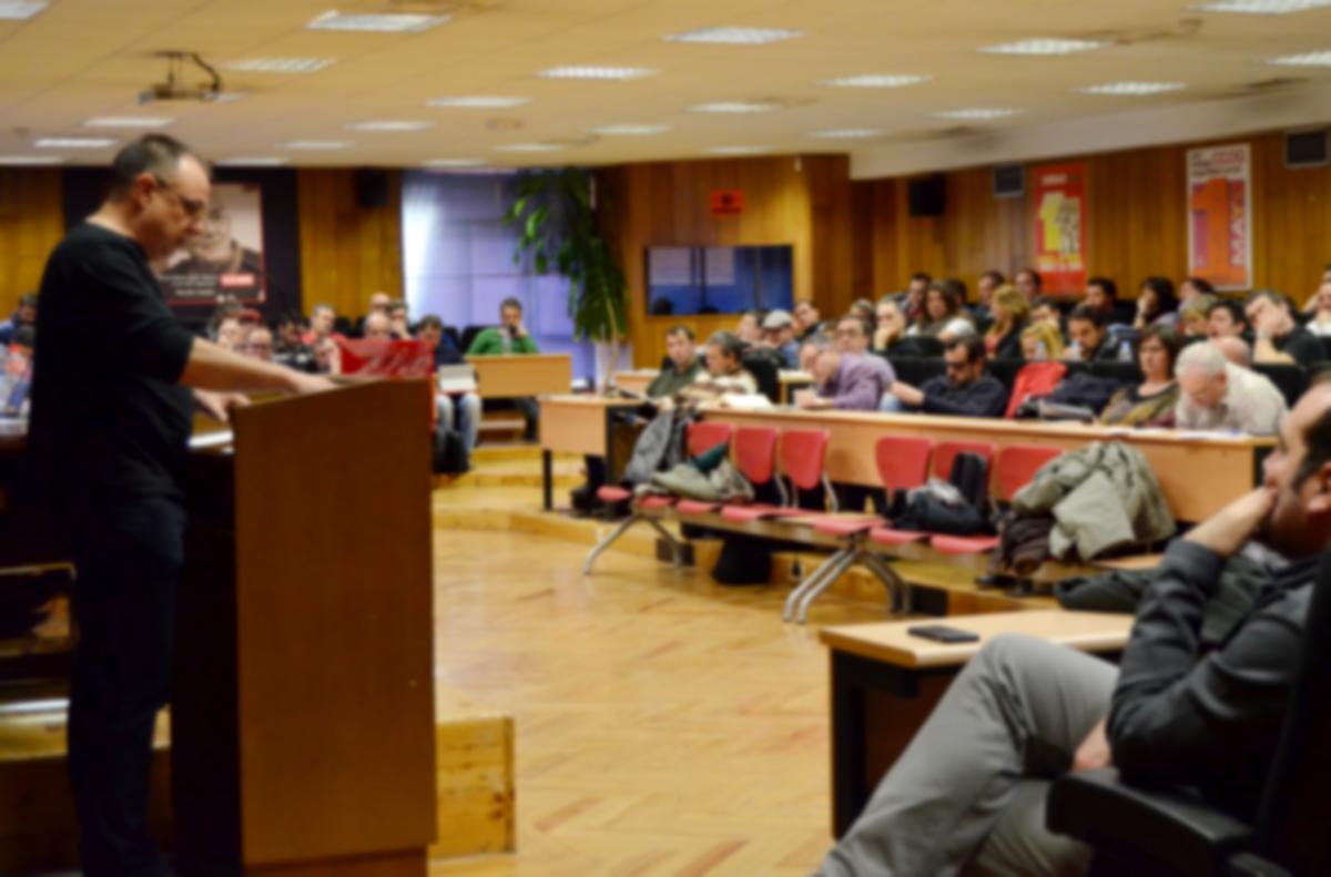 Agustín Martín, secretario general de CCOO de Industria, se dirige al comité de secciones sindicales